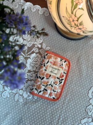 protège passeport matelassé prairie écru personnalisé