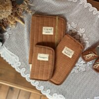 protèges document matelassé caramel