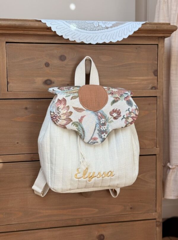 sac à dos à dos matelassé écru rabat fleur jacquard