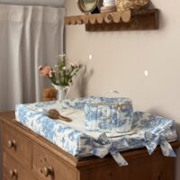 vanity matelassé toile de jouy bleu personnalisé