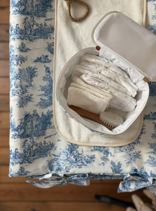 vanity matelassé toile de jouy bleu personnalisé