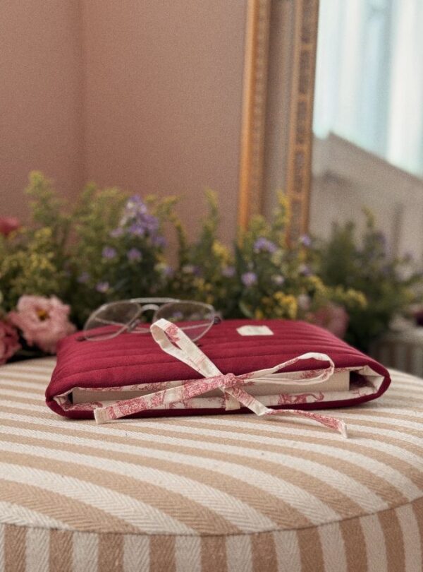 pochette pour livre broché matelassé velours bordeaux