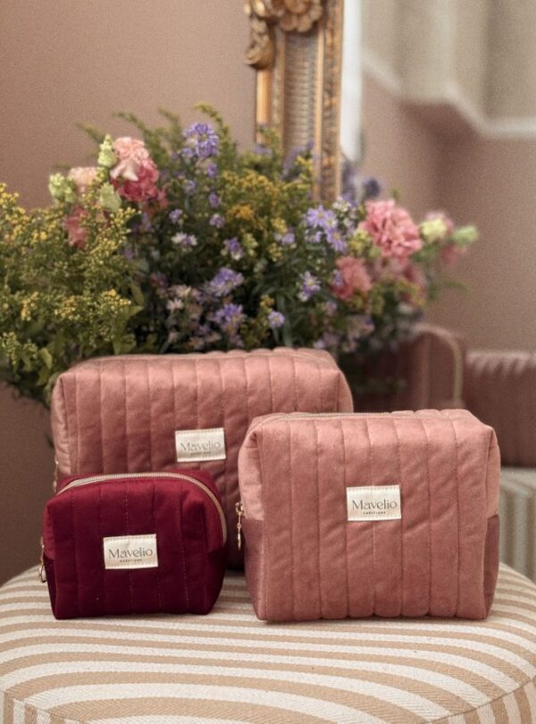 trousses de toilette matelassées rose et bordeaux