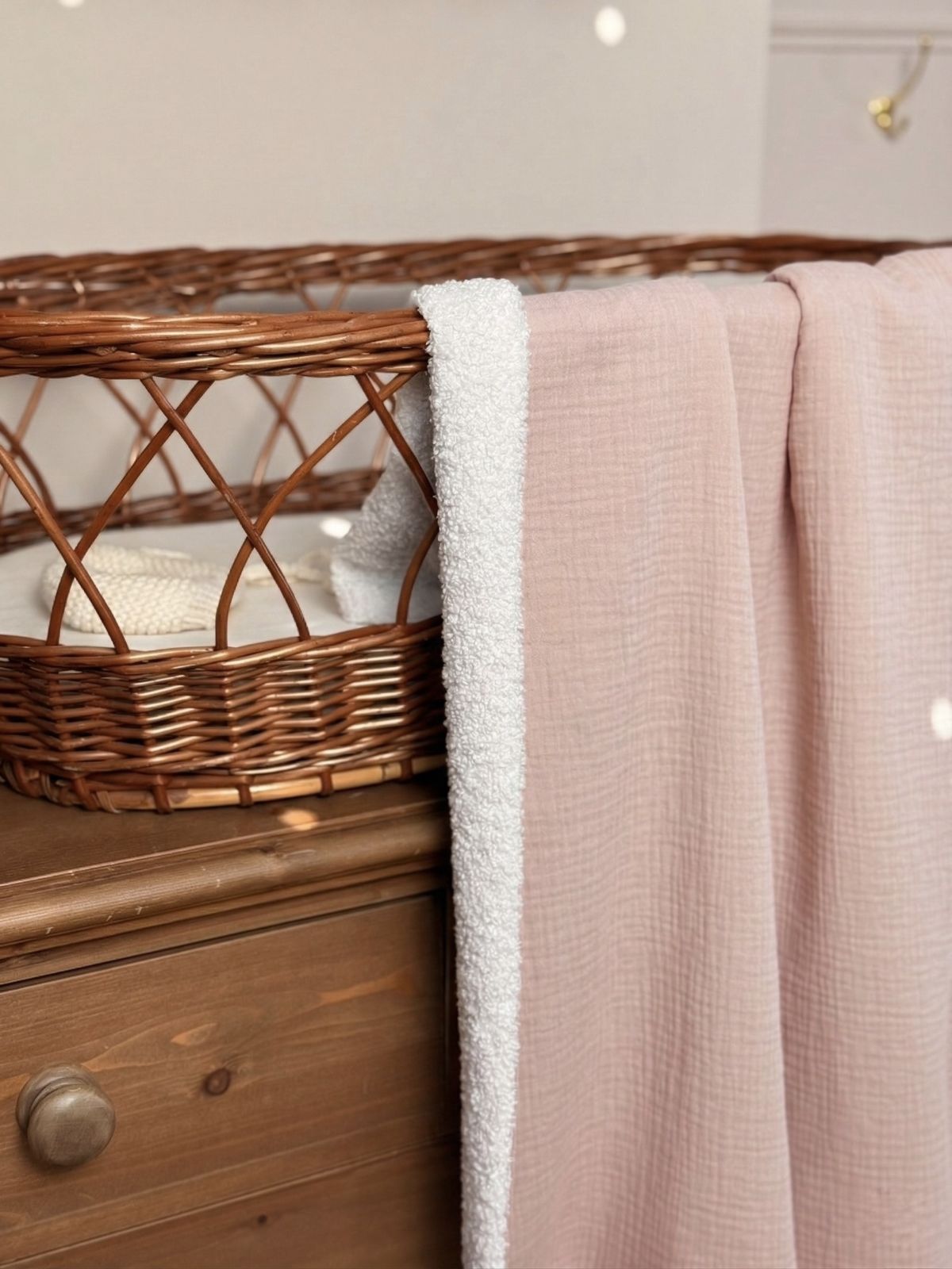 couverture bébé gaze de coton beige rosé