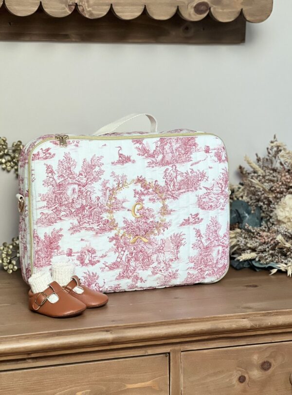 valisette matelassé toile de jouy framboise avec broderie