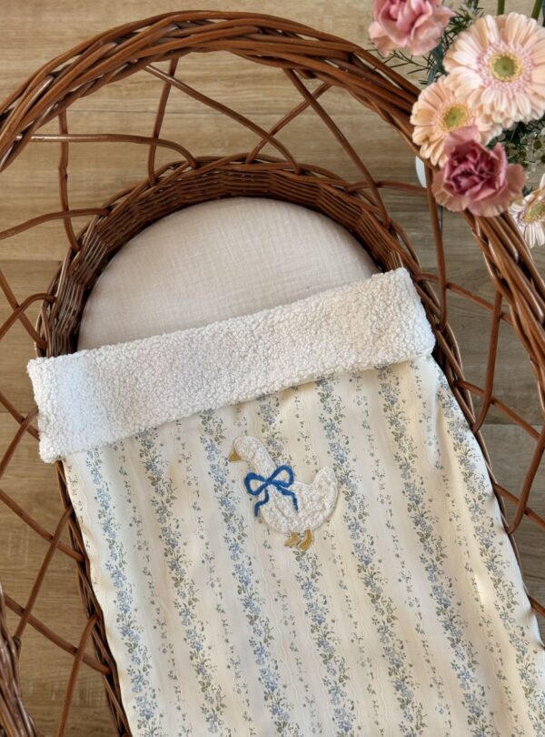 couverture bébé tendres rayures fleuri bleu