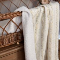 couverture bébé tendres rayures fleuri jaune