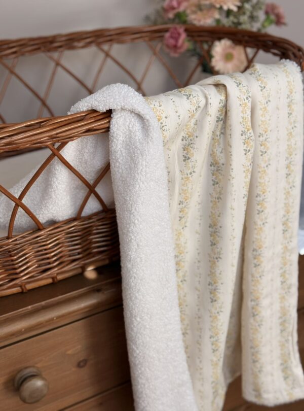 couverture bébé tendres rayures fleuri jaune