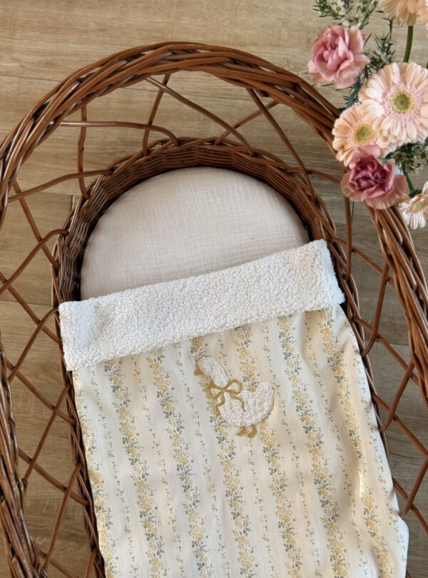 couverture bébé tendres rayures fleuri jaune