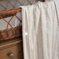 couverture bébé tendres rayures fleuri rose