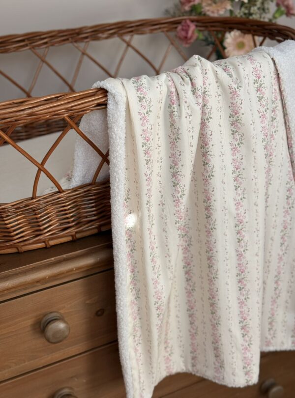 couverture bébé tendres rayures fleuri rose
