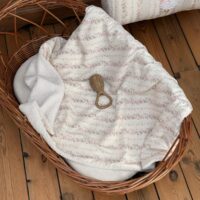 couverture bébé tendres rayures fleuri rose