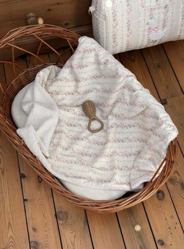 couverture bébé tendres rayures fleuri rose