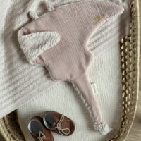 doudou raie manta gaze de coton beige rosé personnalisé