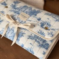 matelas à langer nomade matelassé toile de jouy bleu