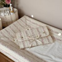 matelas à langer nomade rayé fleuri rose tendres rayures