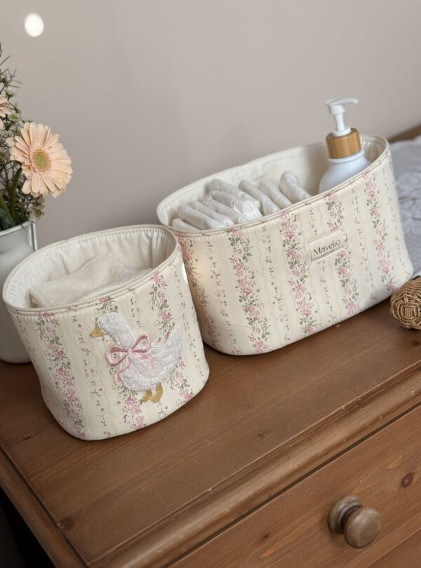 panières de rangement rayé fleuri rose tendre rayures broderie oie