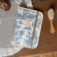 protège carnet de santé matelassé toile de jouy bleu