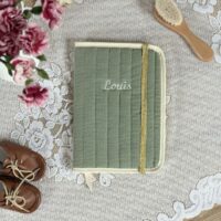 protège carnet de santé matelassé gaze de coton kaki brodé
