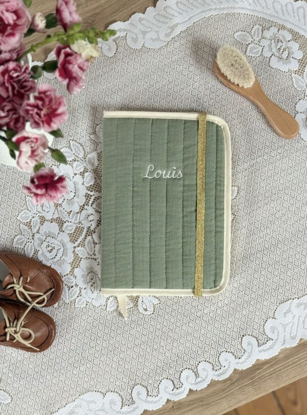 protège carnet de santé matelassé gaze de coton kaki brodé