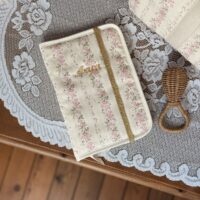 protège carnet de santé rayé fleuri rose personnalisé broderie