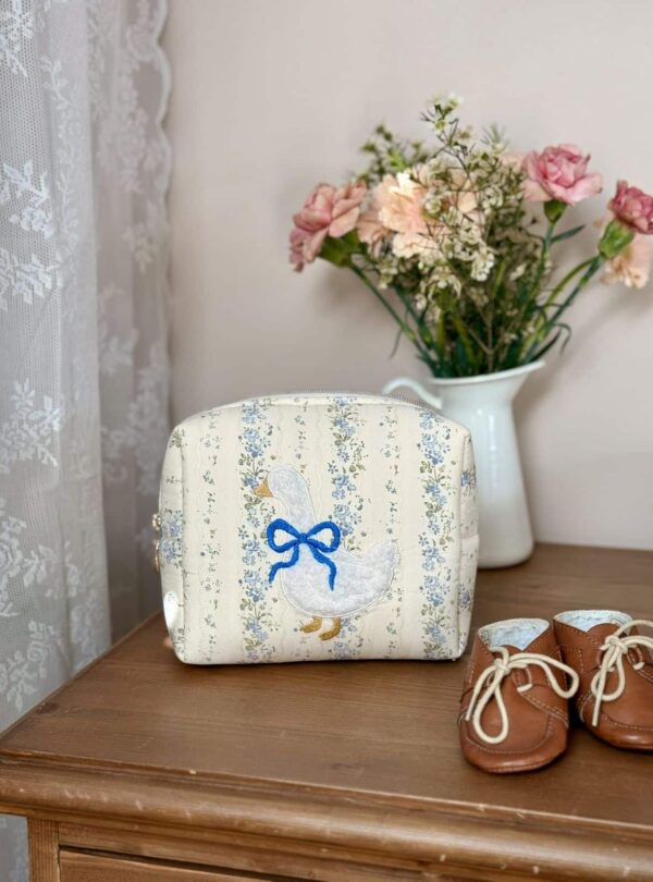 trousse de toilette rayures fleuri bleu broderie oie tendres rayures