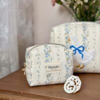 trousse de toilette rayures fleuri bleu broderie oie tendres rayures