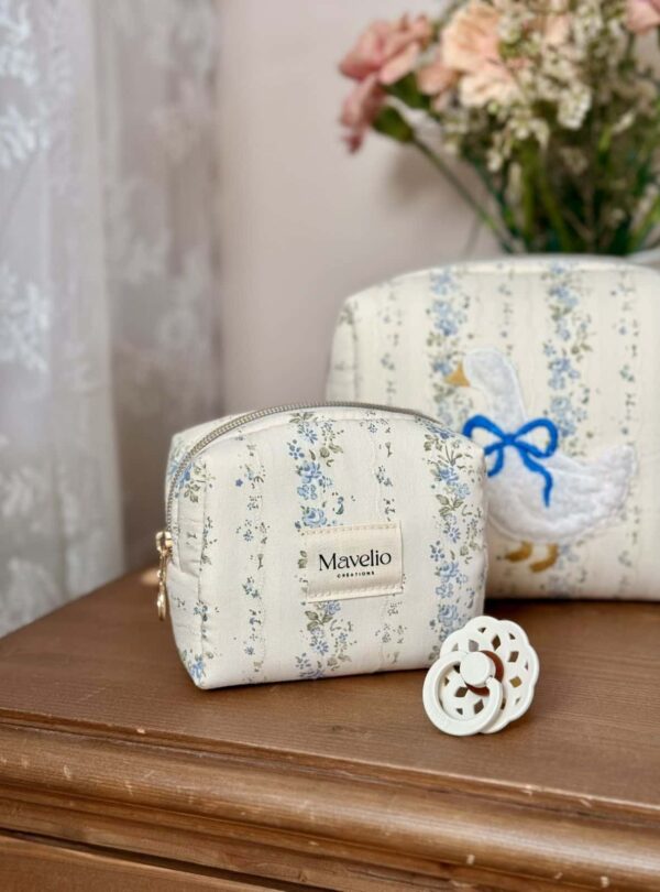 trousse de toilette rayures fleuri bleu broderie oie tendres rayures