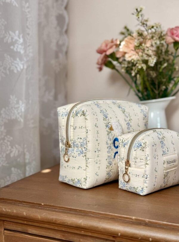 trousse de toilette rayures fleuri bleu broderie oie tendres rayures