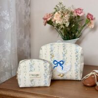 trousses de toilette rayures fleuri bleu broderie oie tendres rayures
